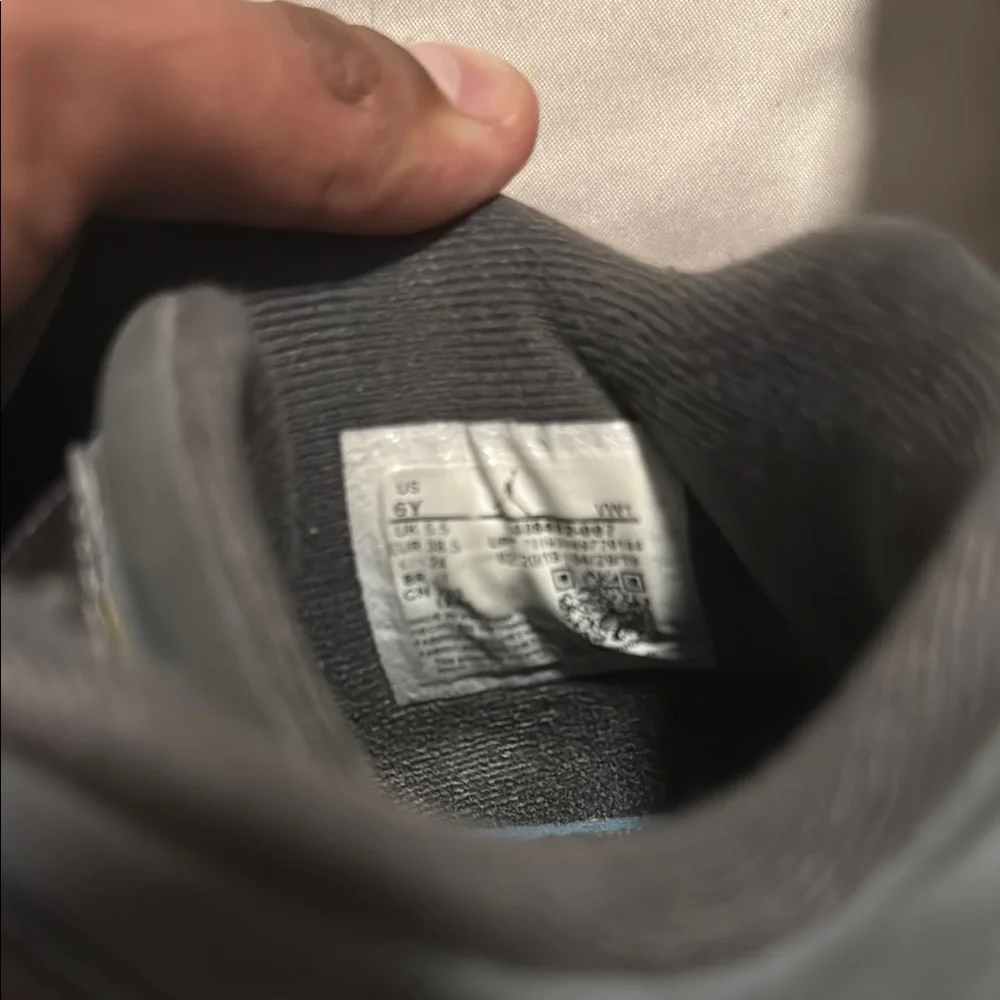 Air Jordan 4 Retro Cool Grey Sneakers - Picture 4 of 5
